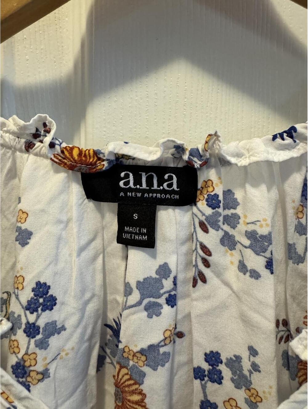 a.n.a Floral Print 3/4 Sleeve Blouse Size Small - Picture 2 of 4